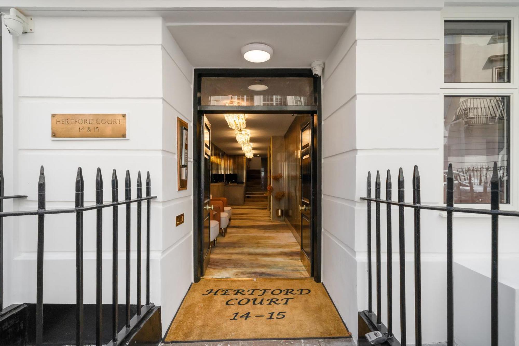 Appartement Chic & Modern 1-bedroom In Prime Mayfair H2 Londen